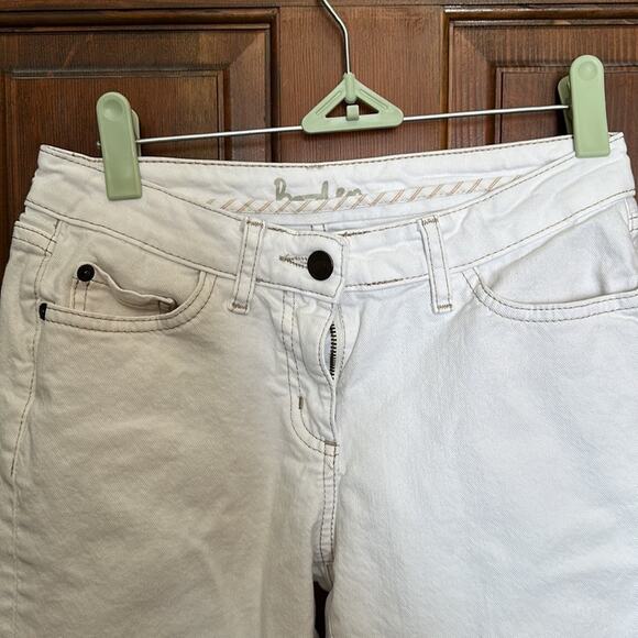 Boden | White Jeans with Beige Stitching Size 4P - Picture 2 of 11